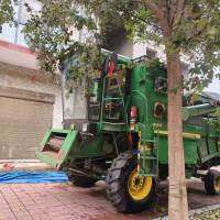 约翰迪尔W80收割机