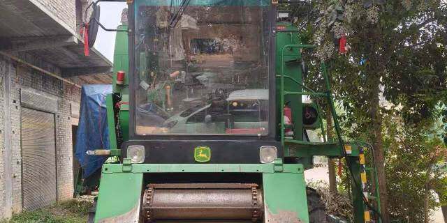 约翰迪尔W80收割机