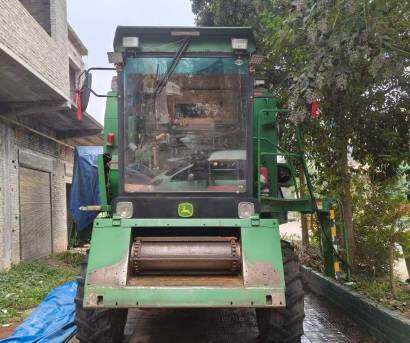 约翰迪尔W80收割机