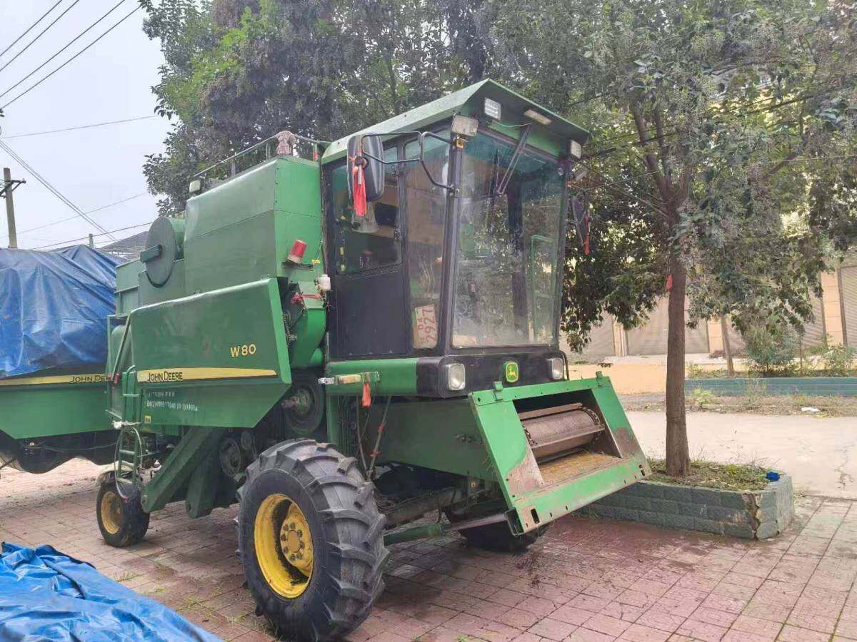 约翰迪尔W80收割机