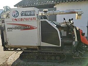 久保田4LBZ-172B(PRO888GM)半喂入履带式收割机