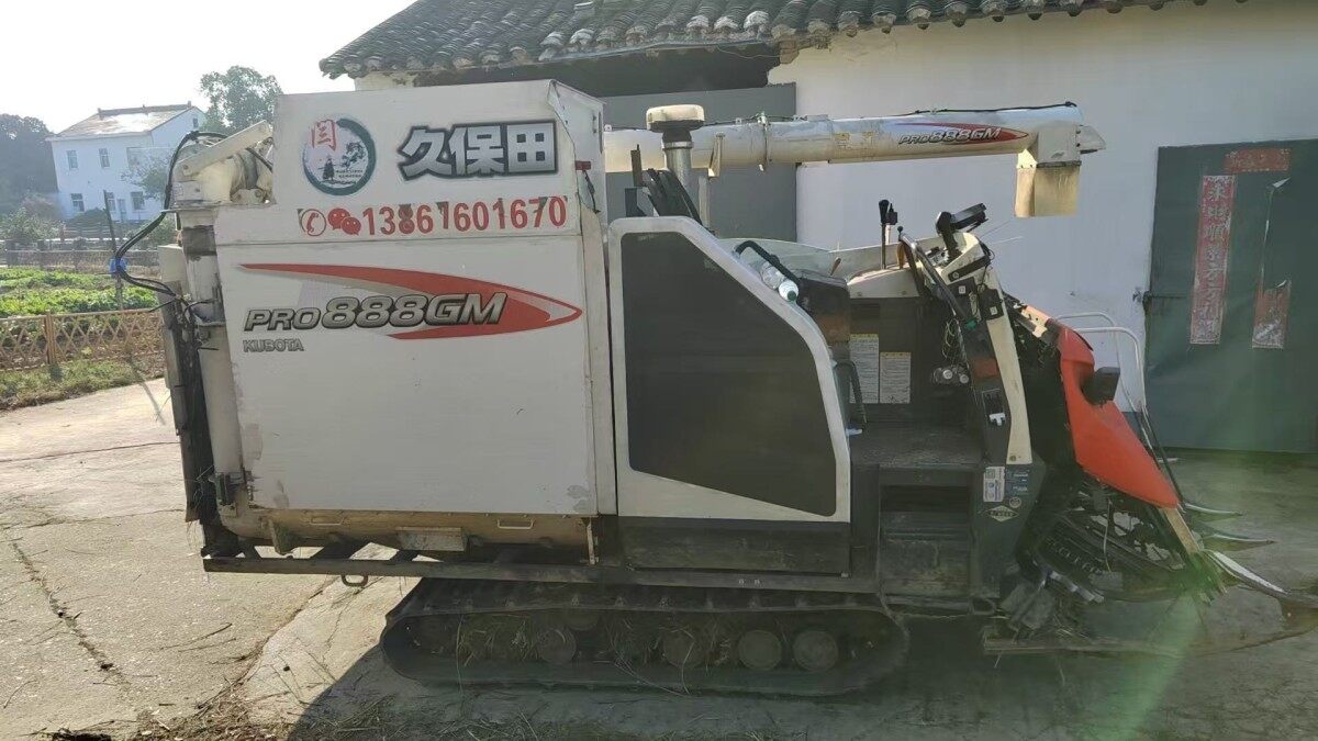 久保田4LBZ-172B(PRO888GM)半喂入履带式收割机