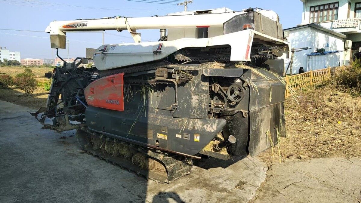 久保田4LBZ-172B(PRO888GM)半喂入履带式收割机