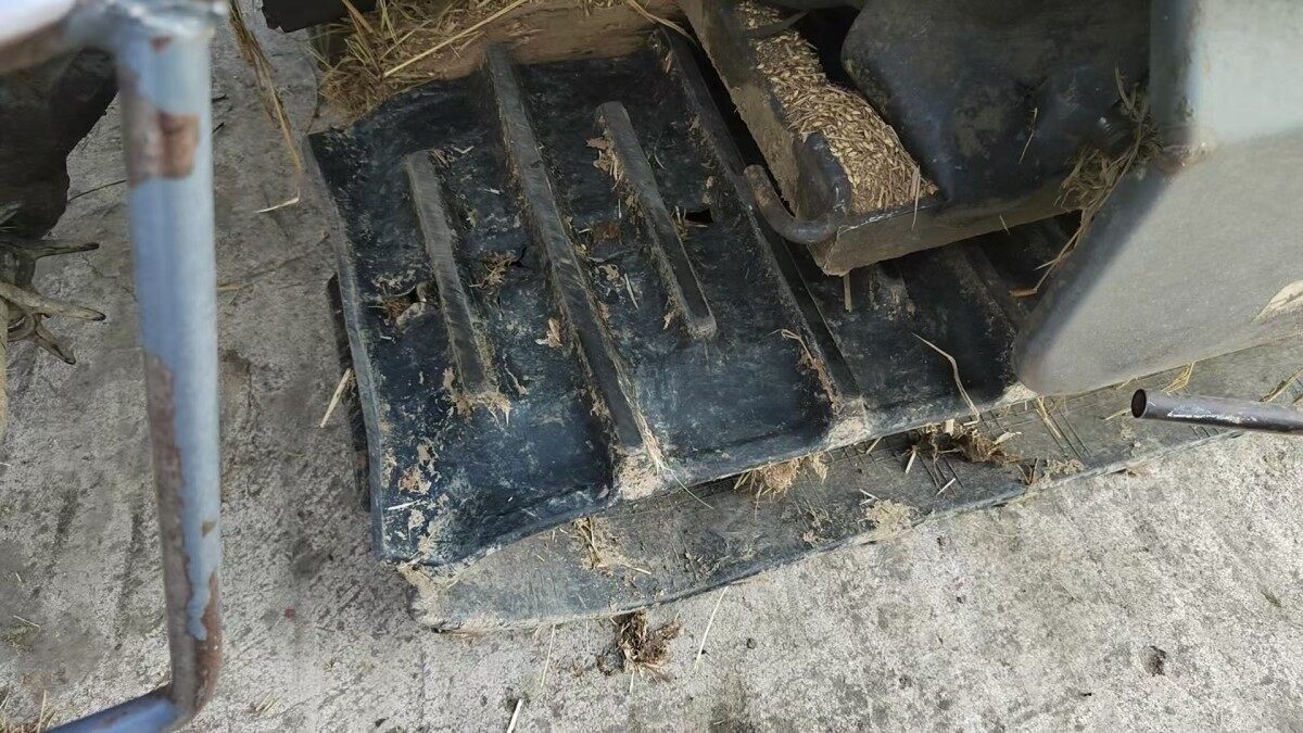 久保田4LBZ-172B(PRO888GM)半喂入履带式收割机