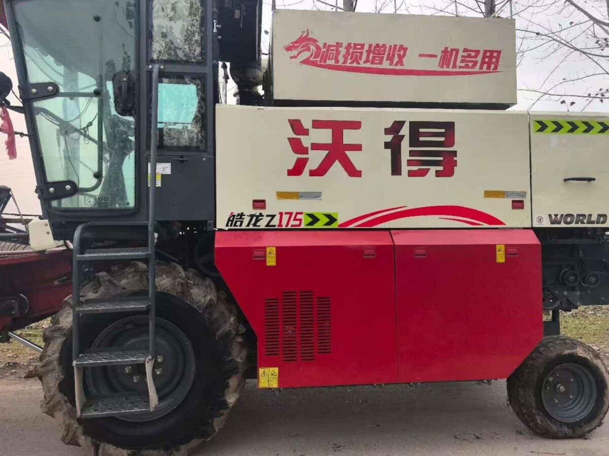 沃得Z175轮式纵轴流收获机