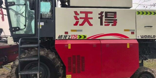 沃得Z175轮式纵轴流收获机