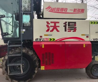 沃得Z175轮式纵轴流收获机