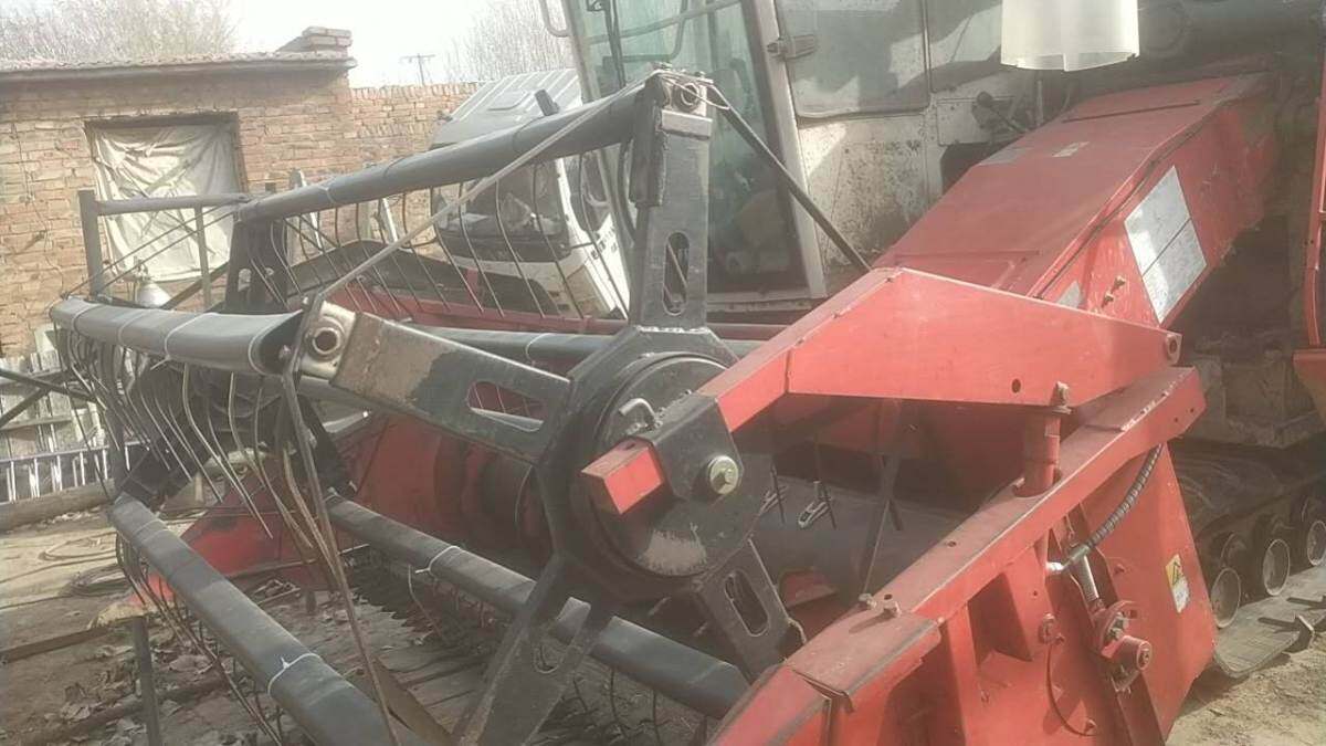 雷沃RG60履带收割机