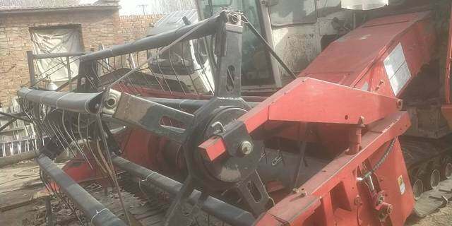 雷沃RG60履带收割机