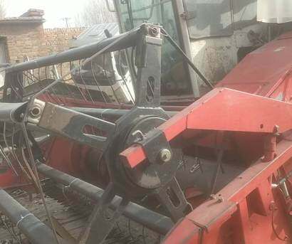 雷沃RG60履带收割机