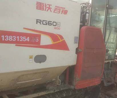 雷沃RG60履带收割机