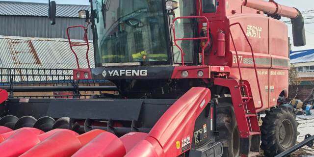 纽艾格新时代8177轮式收割机