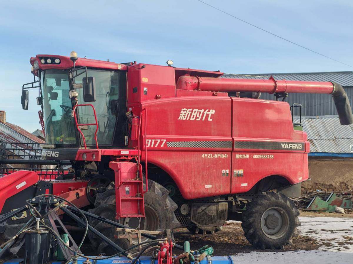 纽艾格新时代8177轮式收割机