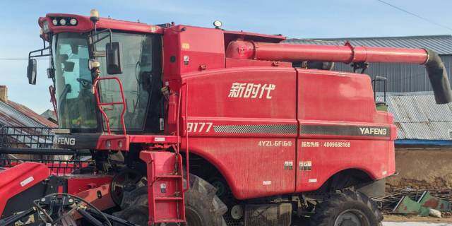 纽艾格新时代8177轮式收割机