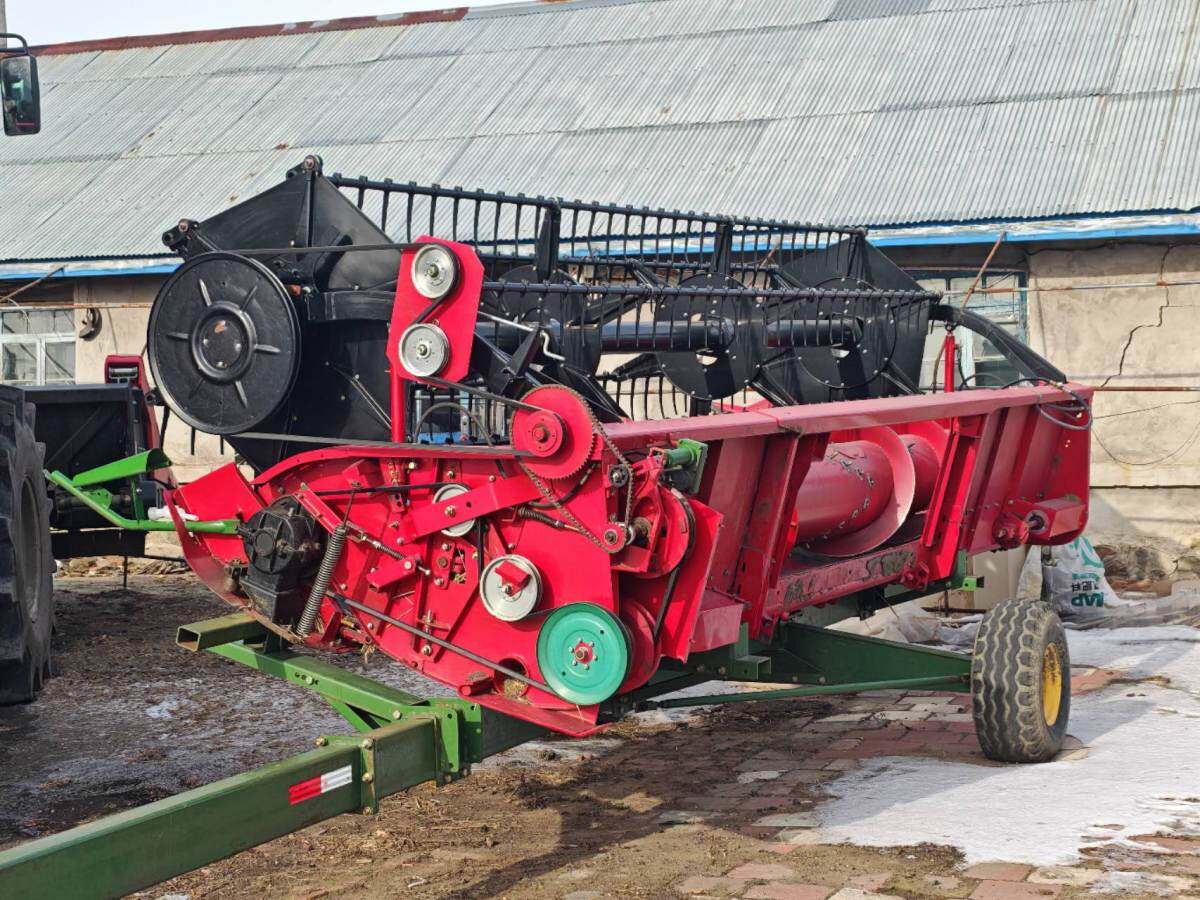 纽艾格新时代8177轮式收割机