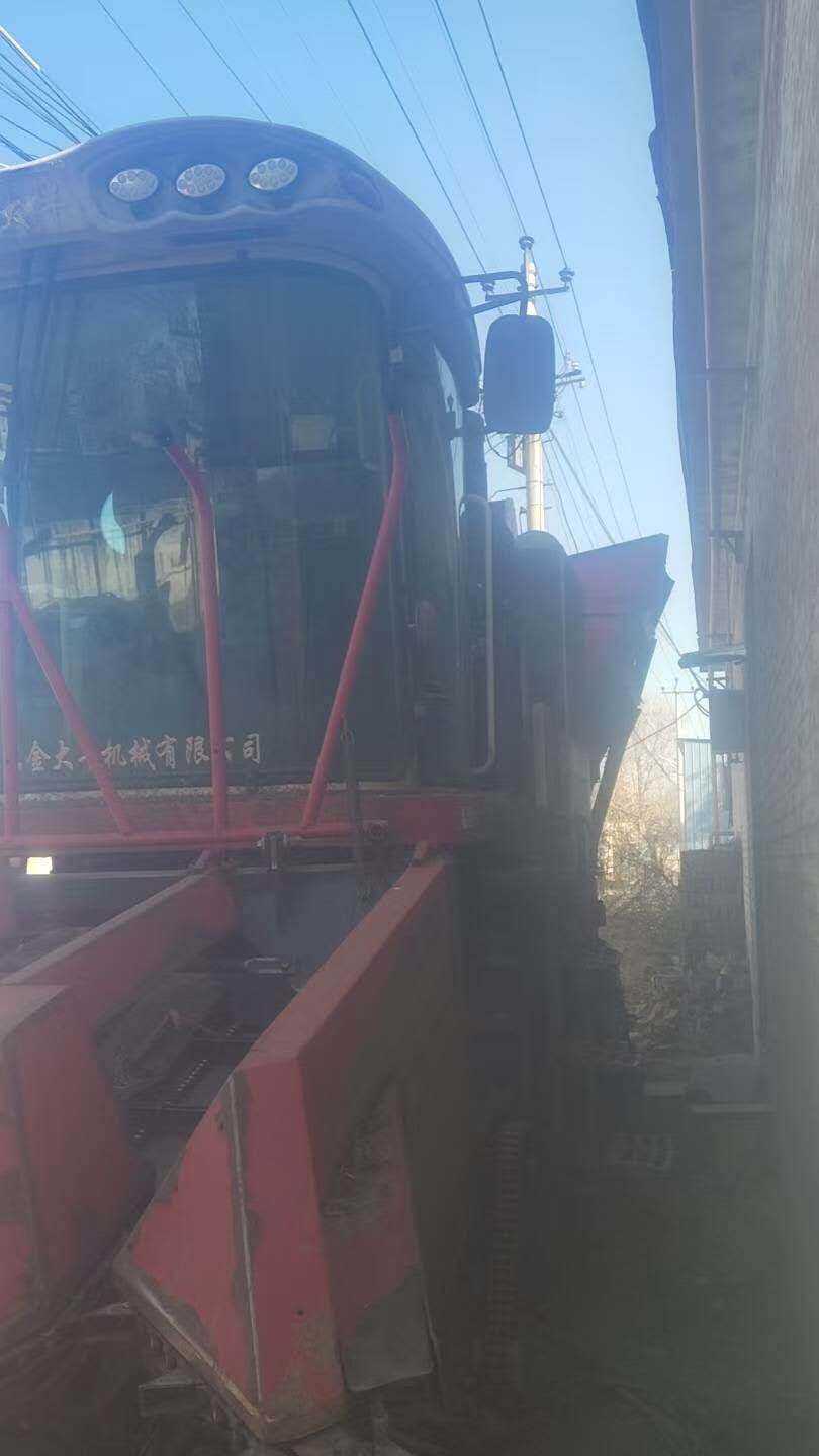 金大丰四行玉米收割机