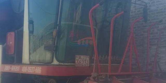 金大丰四行玉米收割机