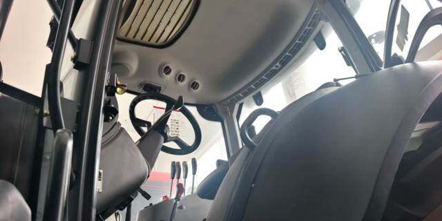 雷沃欧豹MW2304-6(G4)拖拉机