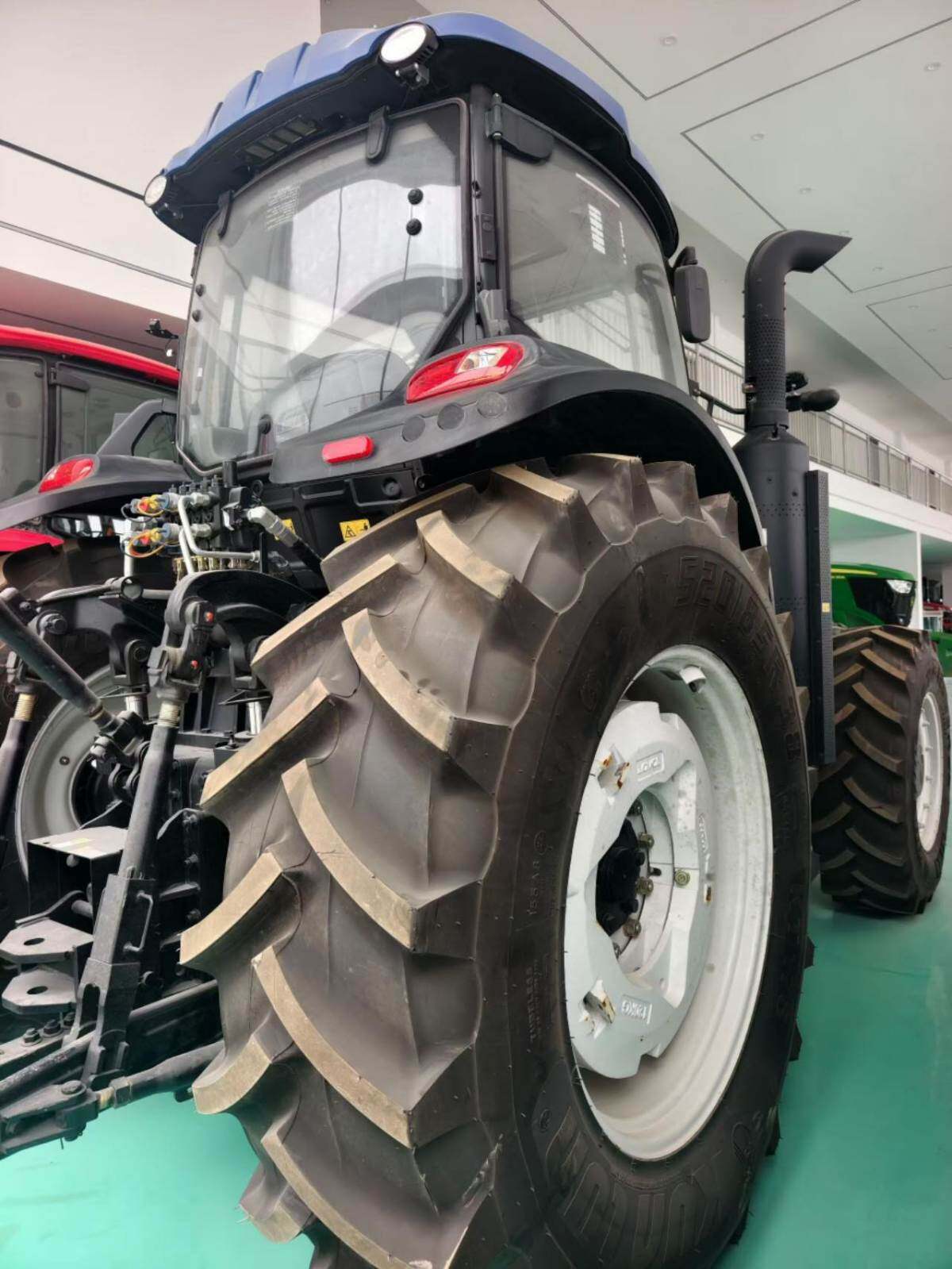 雷沃欧豹MW2304-6(G4)拖拉机