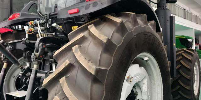 雷沃欧豹MW2304-6(G4)拖拉机