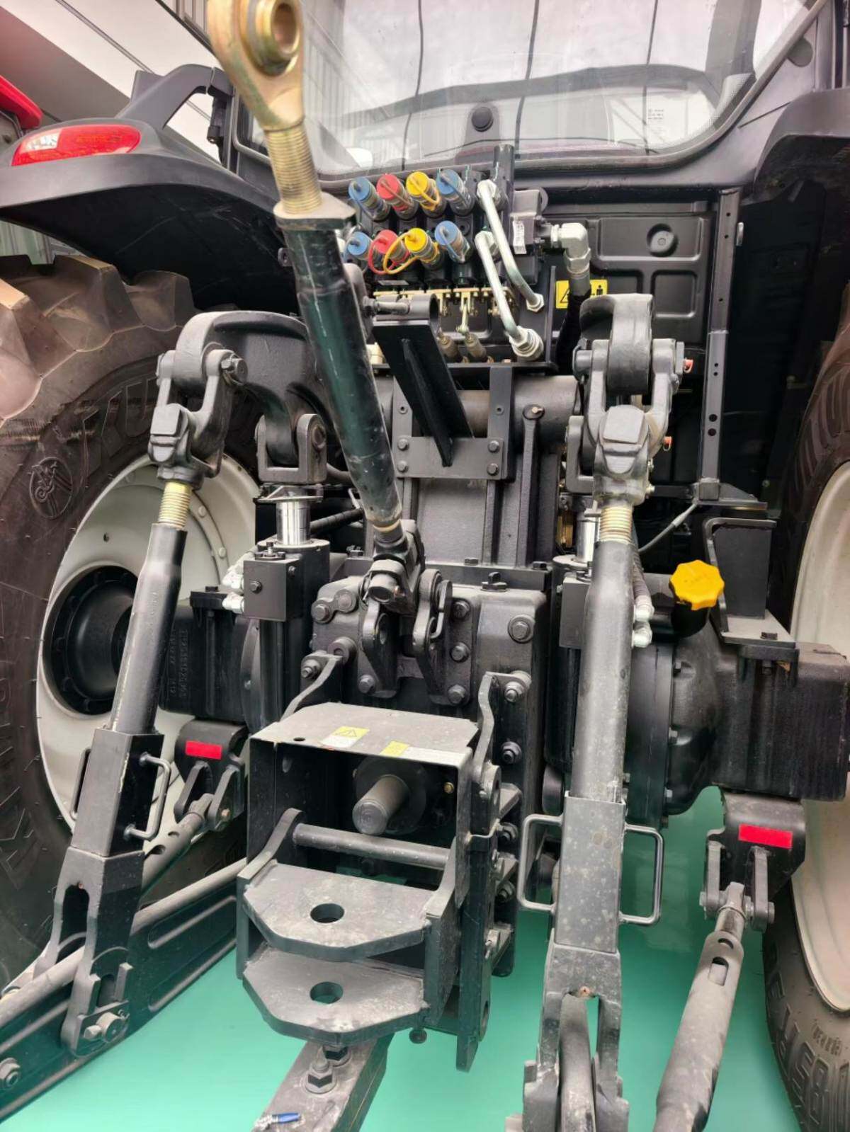 雷沃欧豹MW2304-6(G4)拖拉机