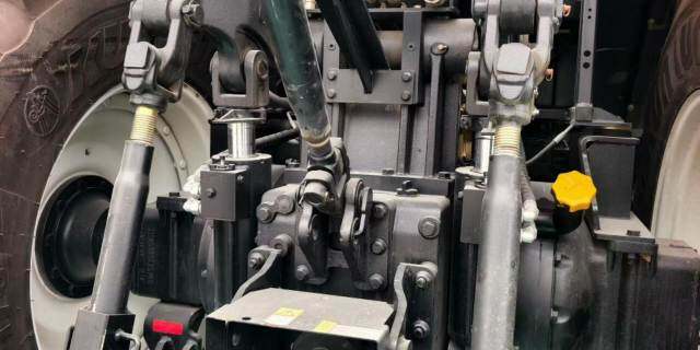 雷沃欧豹MW2304-6(G4)拖拉机