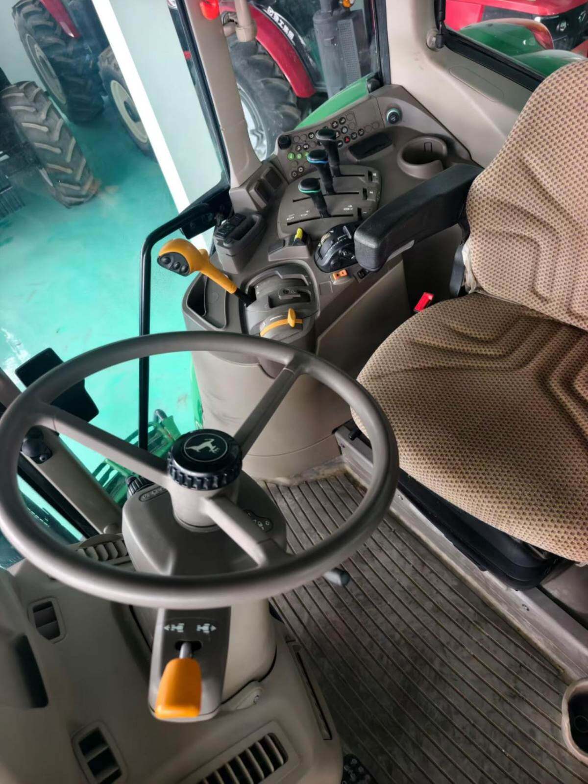 约翰迪尔6M-2104拖拉机