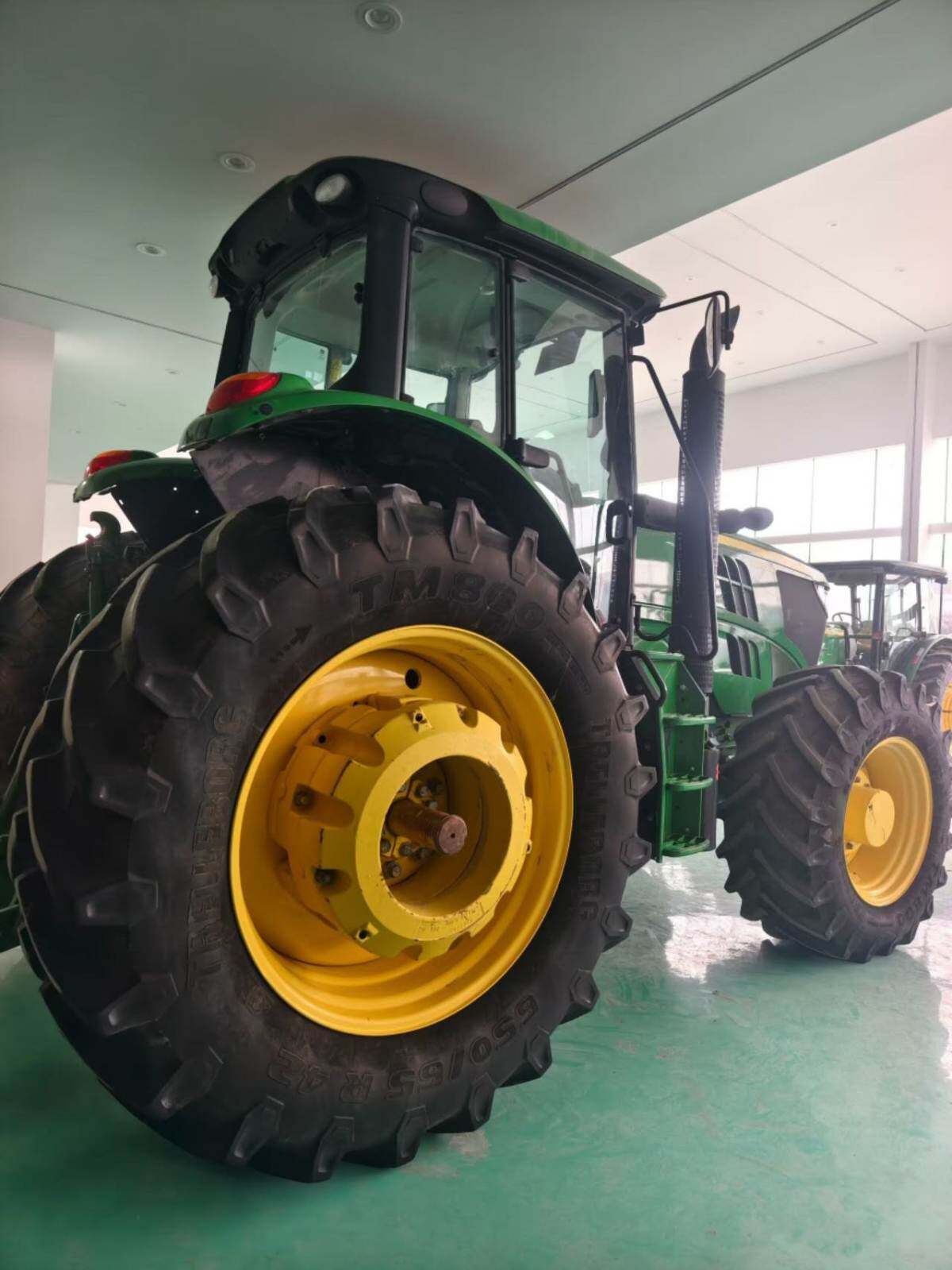 约翰迪尔6M-2104拖拉机