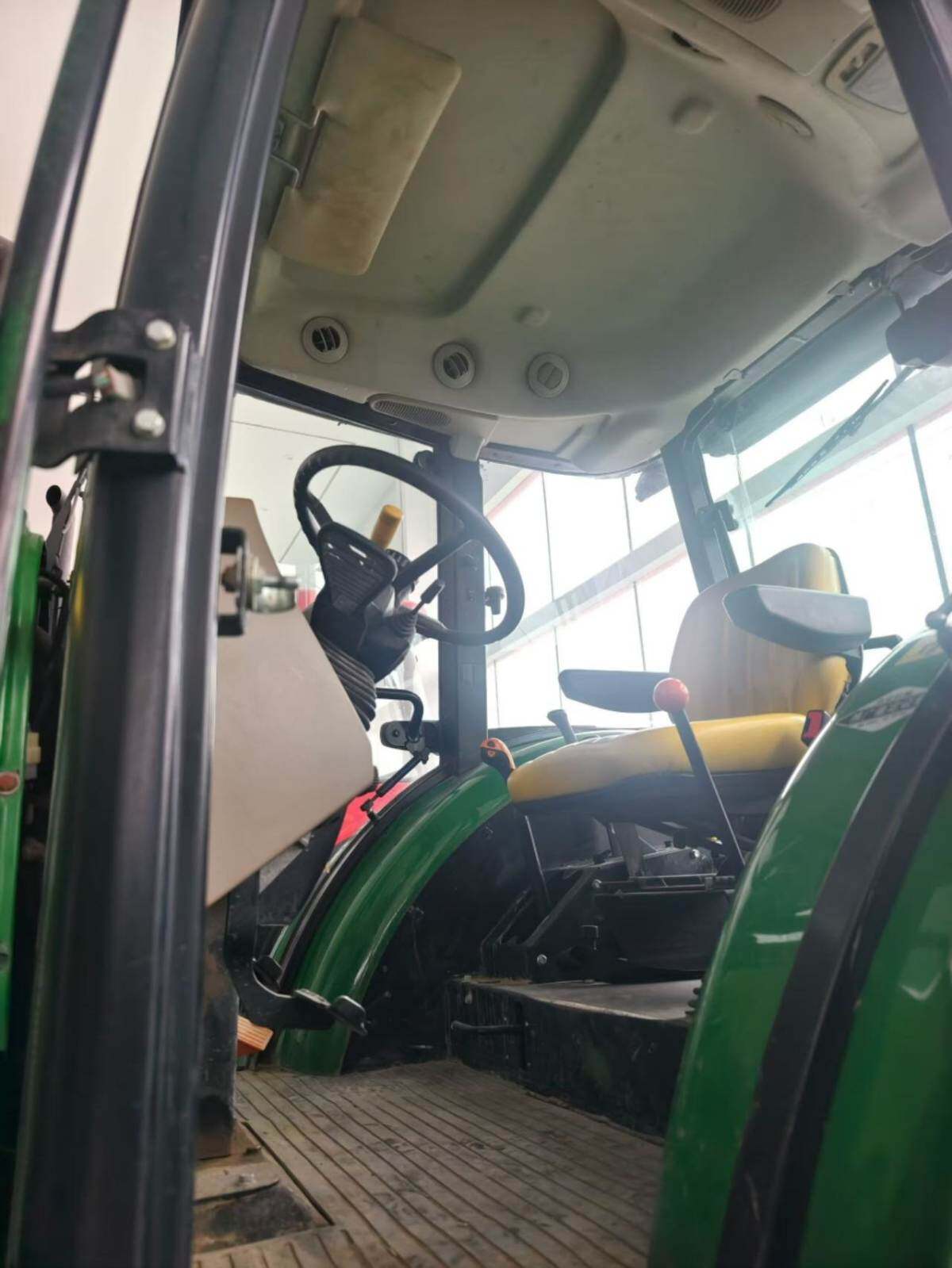 约翰迪尔6B-1404拖拉机