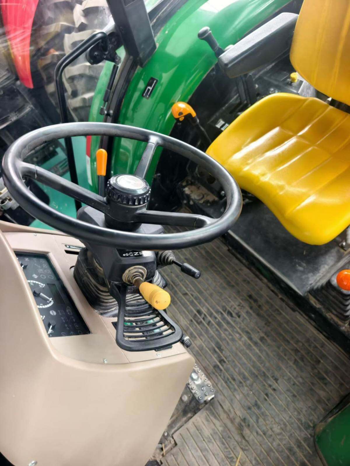 约翰迪尔6B-1404拖拉机