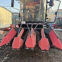 英虎四行玉米收割机。