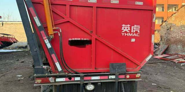 英虎四行玉米收割机。