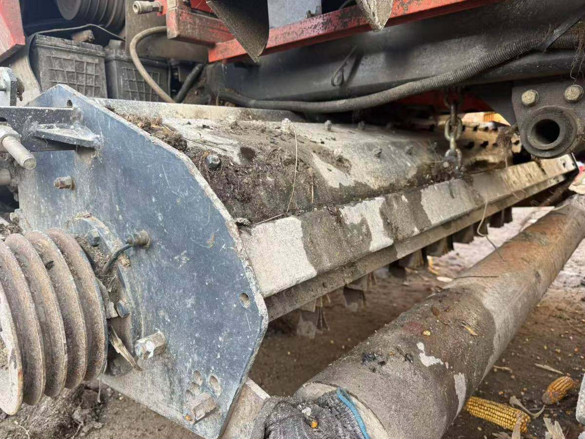 英虎四行玉米收割机。