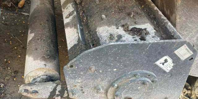 英虎四行玉米收割机。