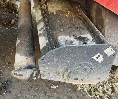 英虎四行玉米收割机。