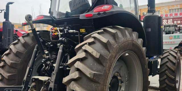 雷沃M1504-5R拖拉机