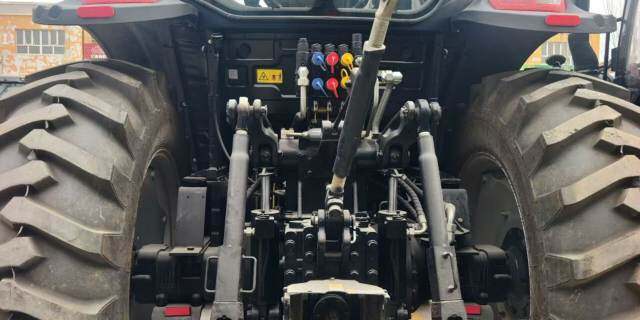 雷沃M1504-5R拖拉机