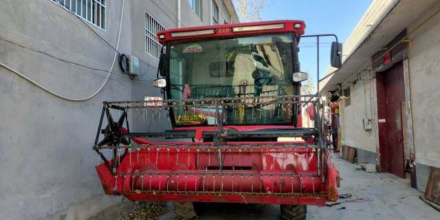 东方红Ak100小纵收割机