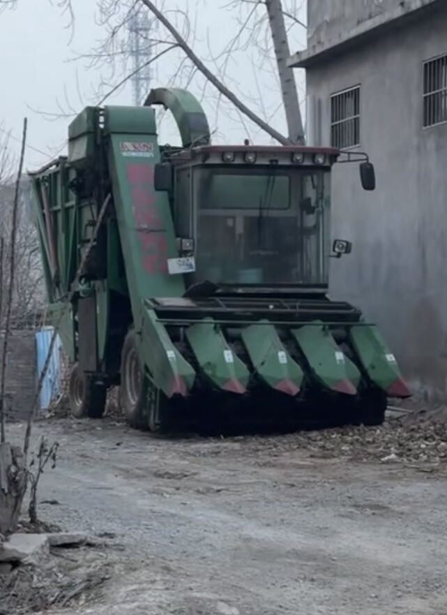 乐为农4YZQ-4B四行茎穗兼收玉米收割机