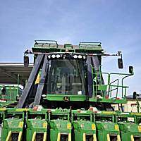 约翰迪尔CP690自走式打包摘棉机