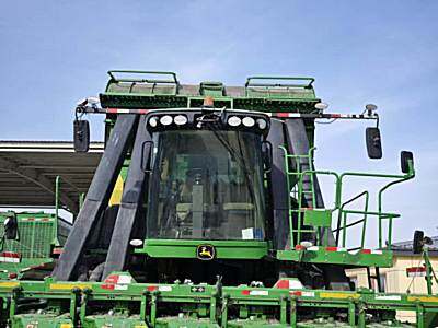 约翰迪尔CP690自走式打包摘棉机