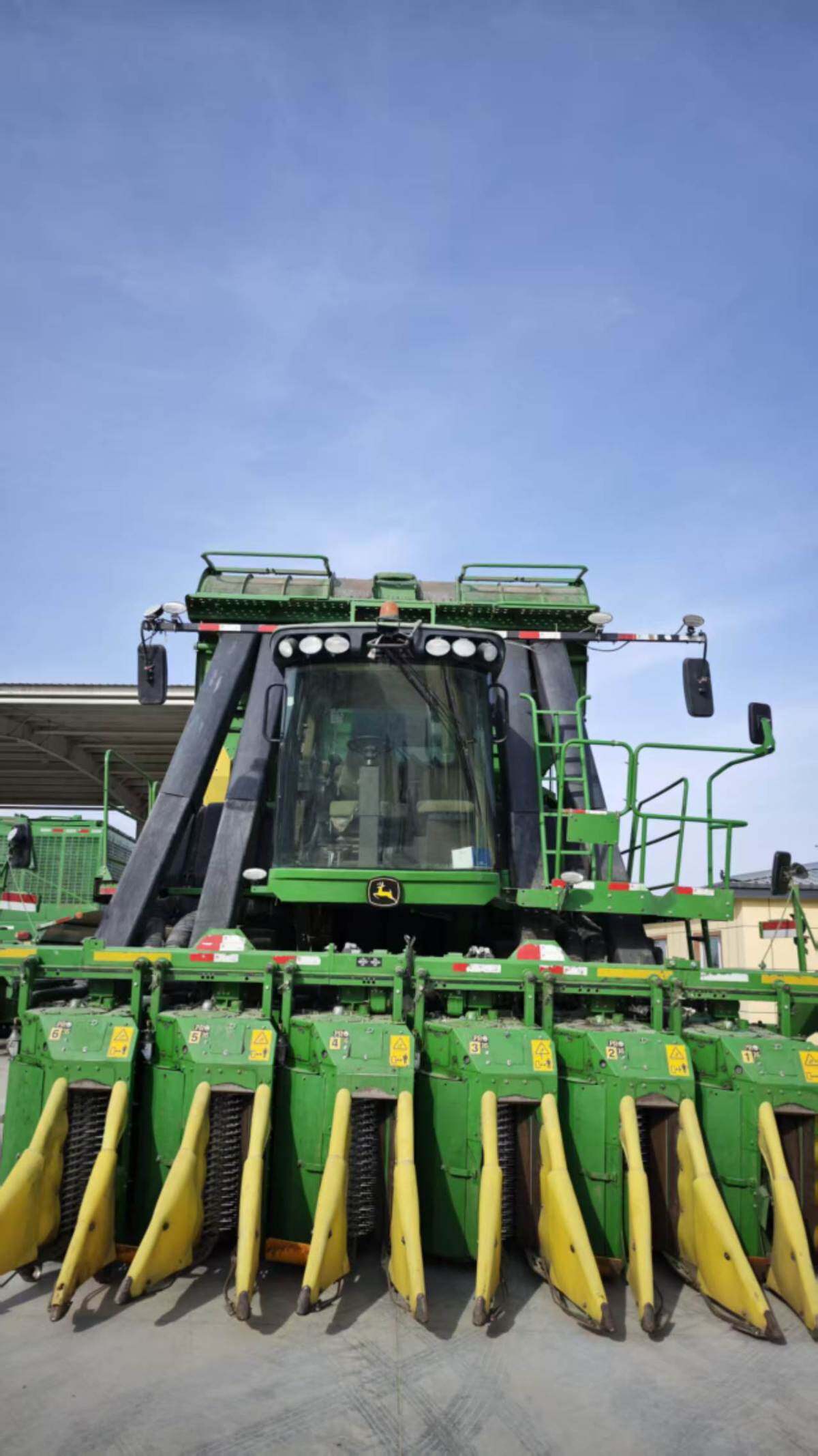 约翰迪尔CP690自走式打包摘棉机