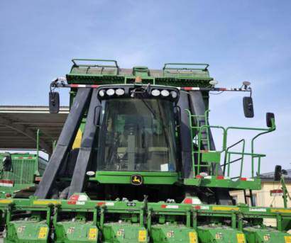 约翰迪尔CP690自走式打包摘棉机