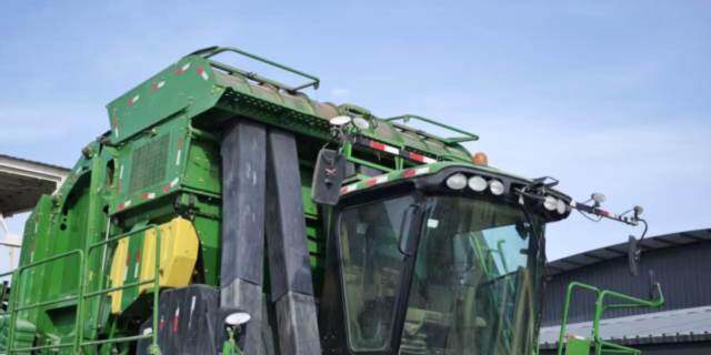 约翰迪尔CP690自走式打包摘棉机