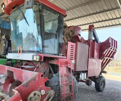 勇猛4YZ-5G玉米收割机