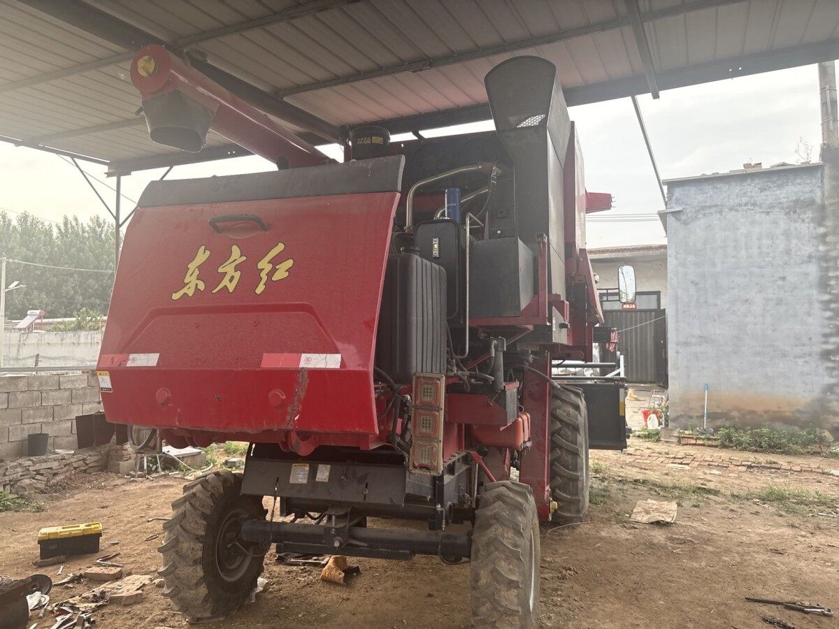 东方红4LZ-9B1(G4)自走式谷物联合收割机
