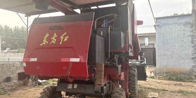 东方红4LZ-9B1(G4)自走式谷物联合收割机