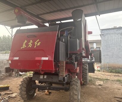 东方红4LZ-9B1(G4)自走式谷物联合收割机
