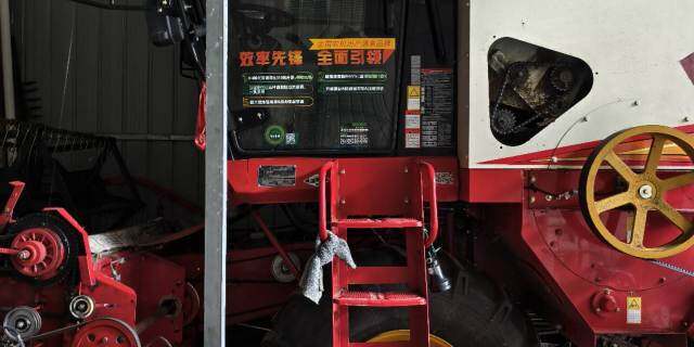 雷沃谷神GE90SPRO轮式谷物收获机