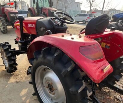 東風(fēng)DF404-10輪式拖拉機(jī)